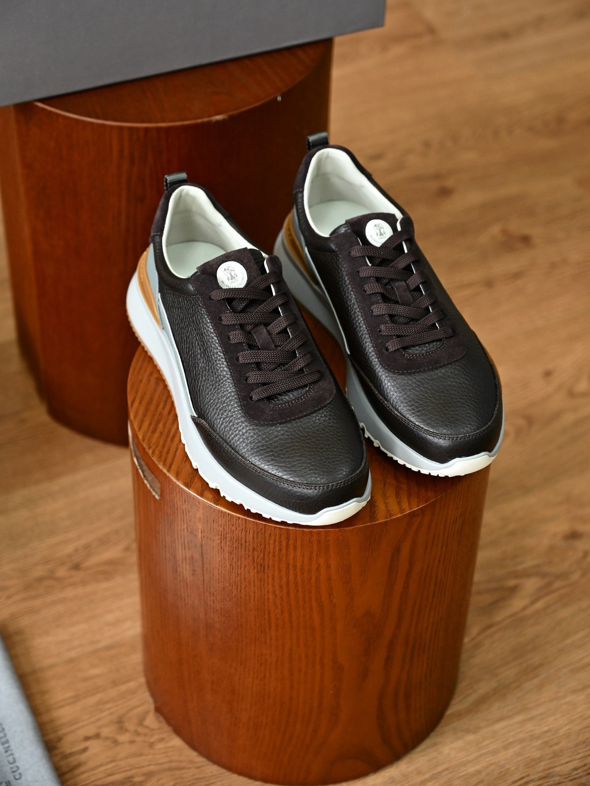 Luxury Old‑Money Men Retro Sneakers, Black Grain Leather & Suede Combination Lace‑Up Shoes, Shock‑Absorbing Multi‑Tone Rubber Outsole Smart‑Casual Daily Trainers